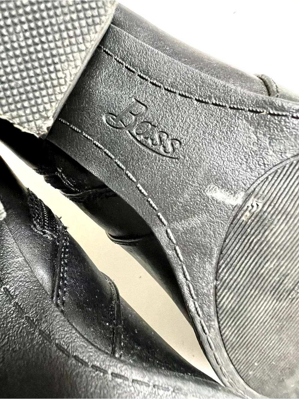 Bass 7.5M Felicia women's black leather ankle boots round toes minimalist biker